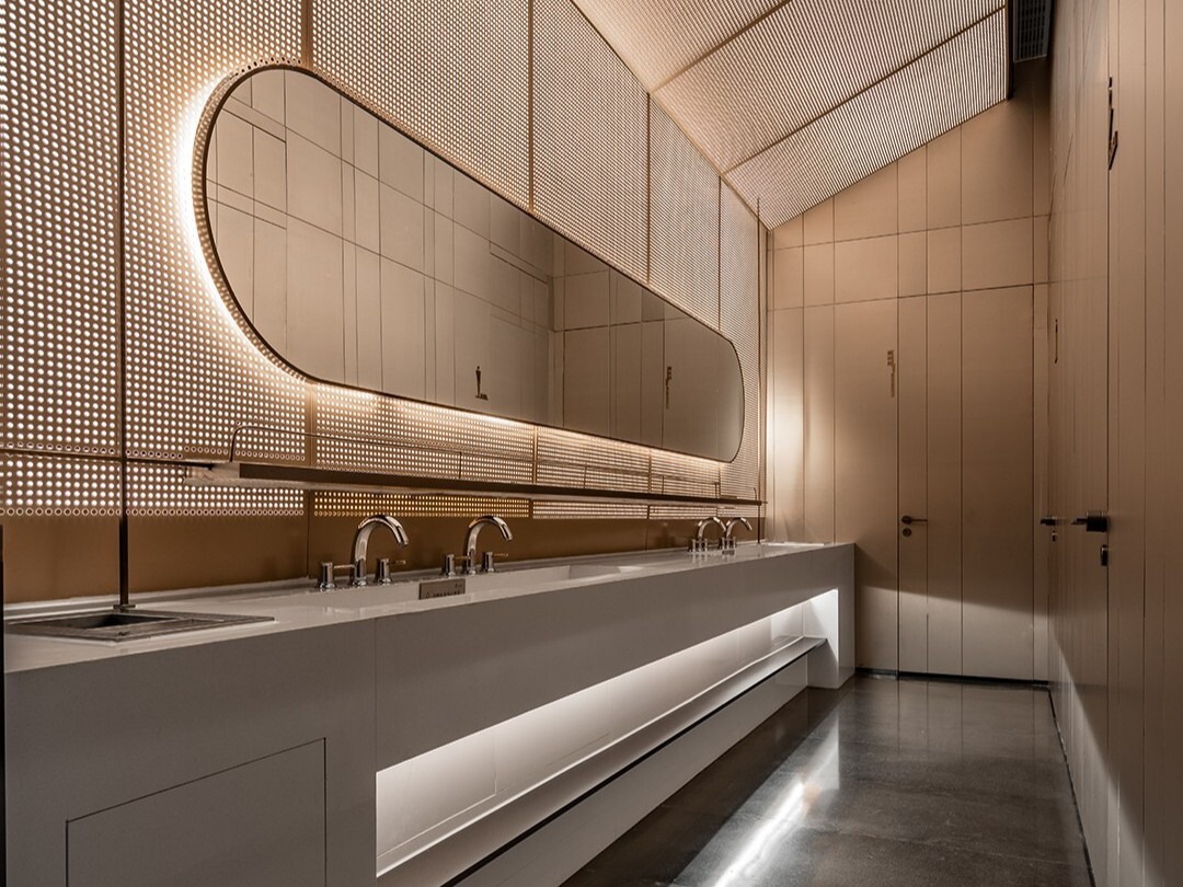 Toilettes publiques avec expérience olfactive