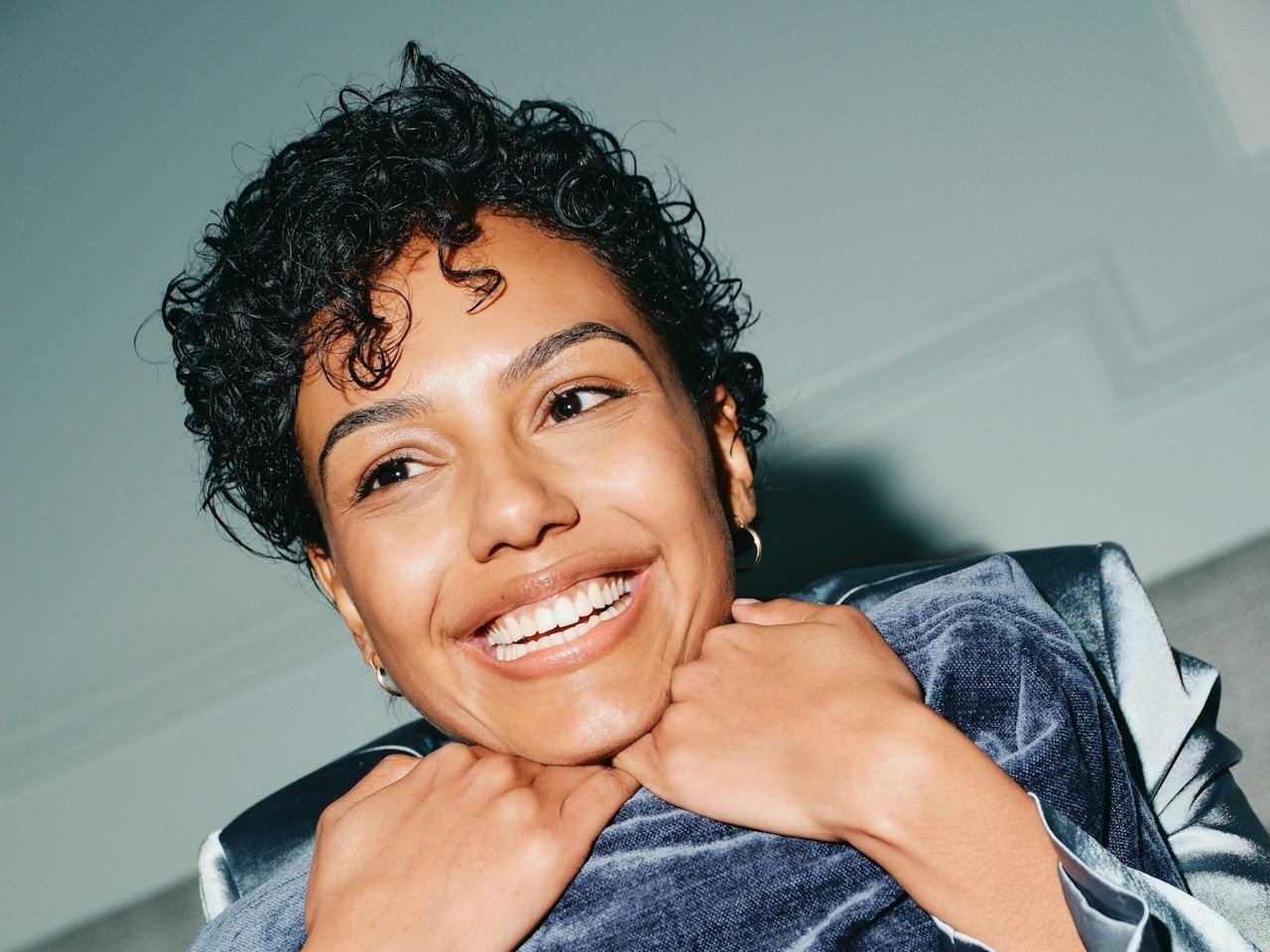 women-smiles-scent-happy