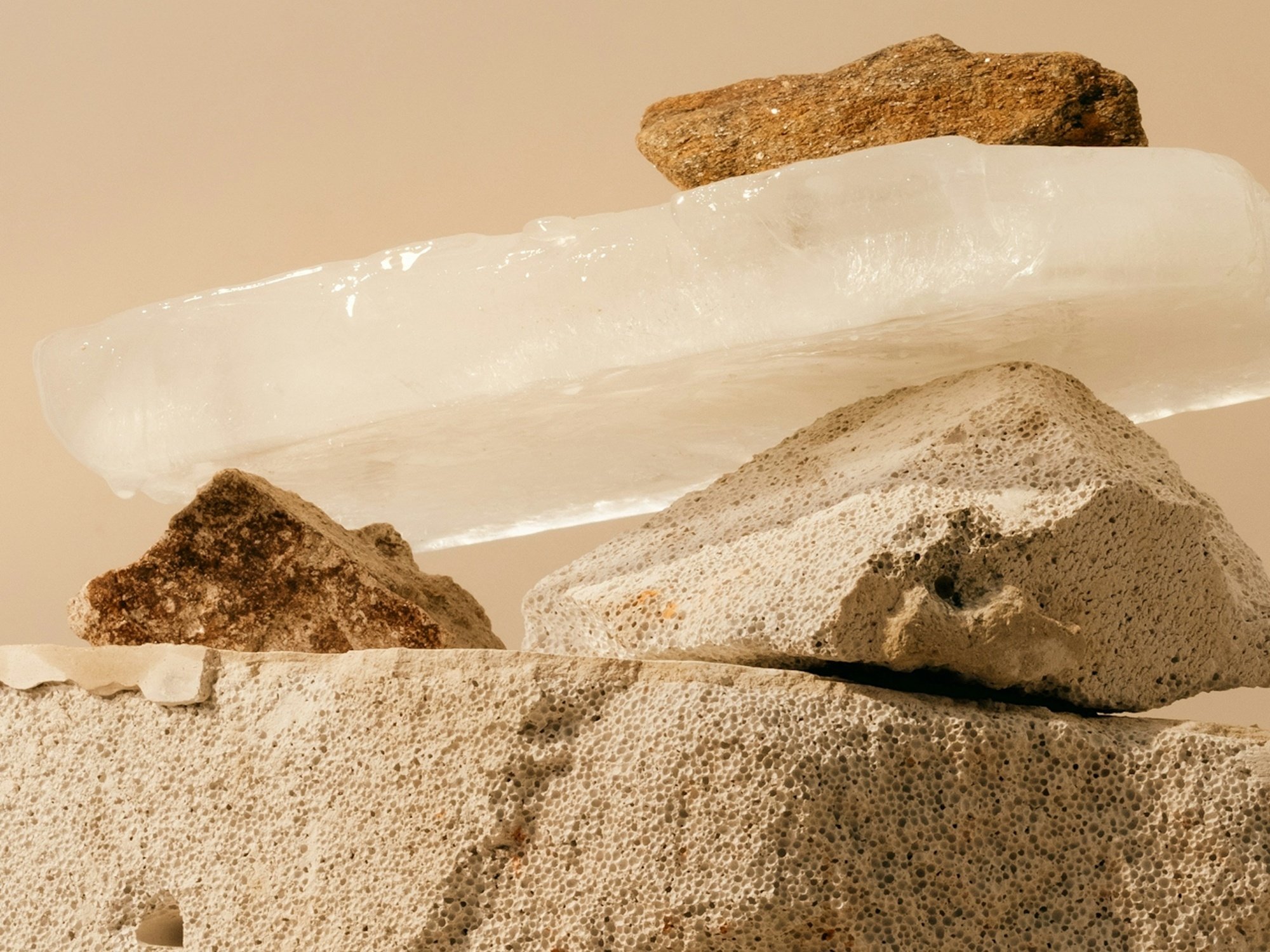 Header image showing textures evoking relaxed scent atmosphere