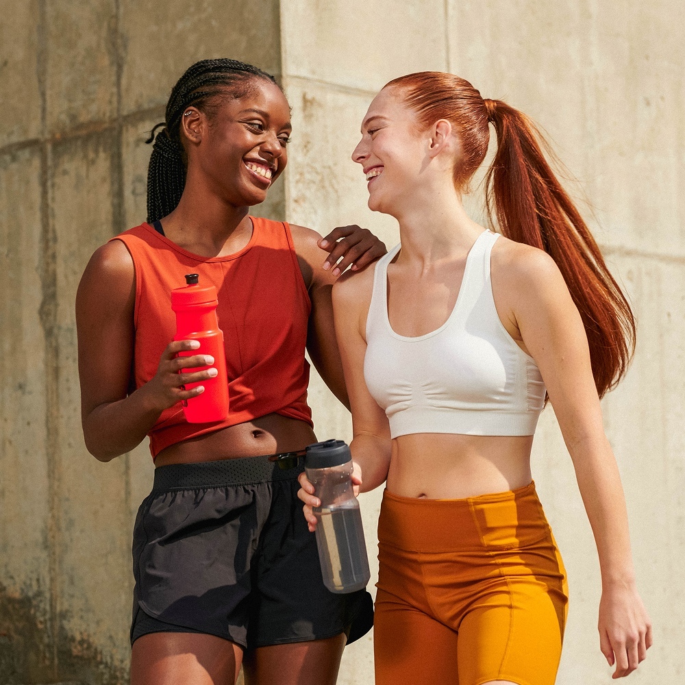 gym-friends-smiles-scent