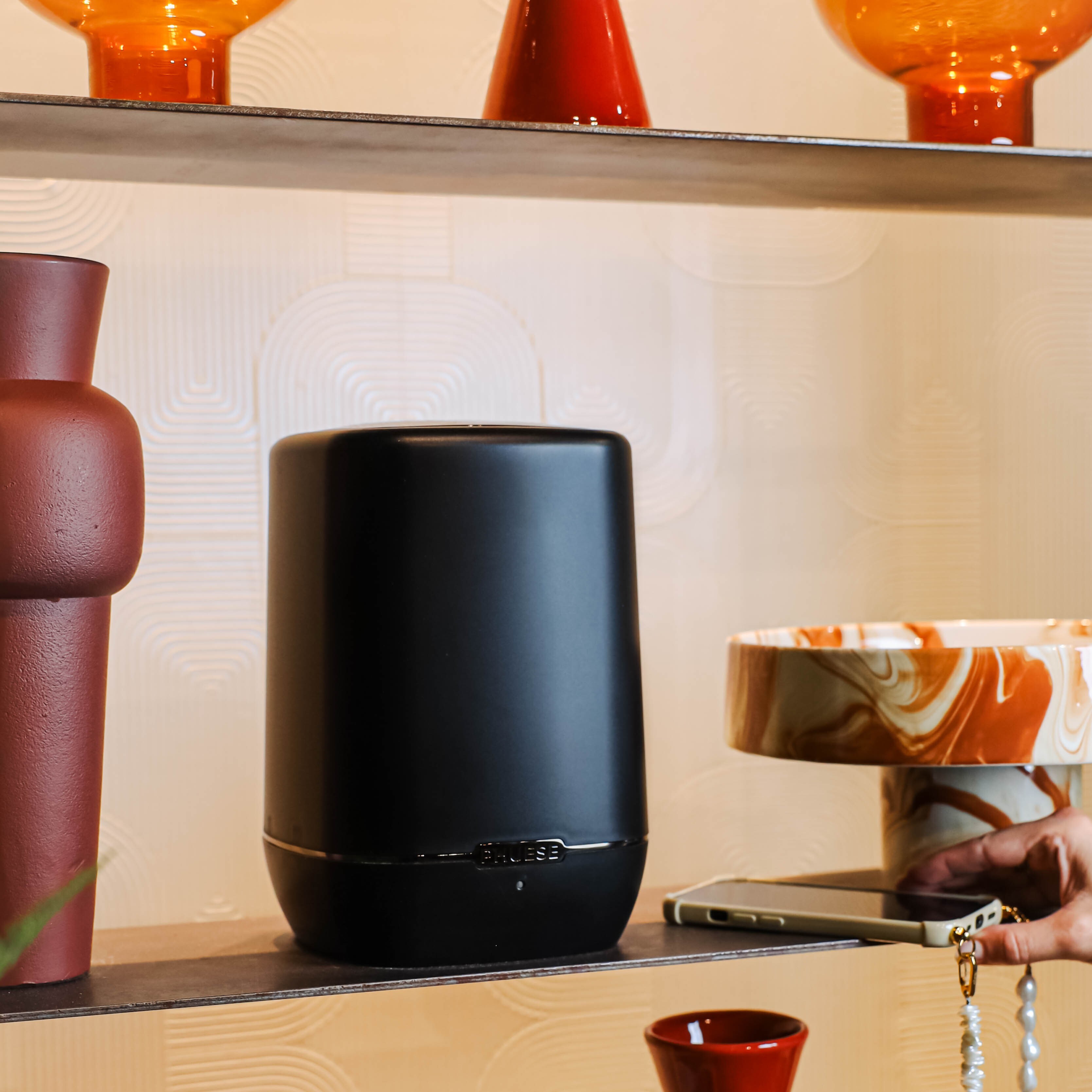 Compact scent system for restaurants