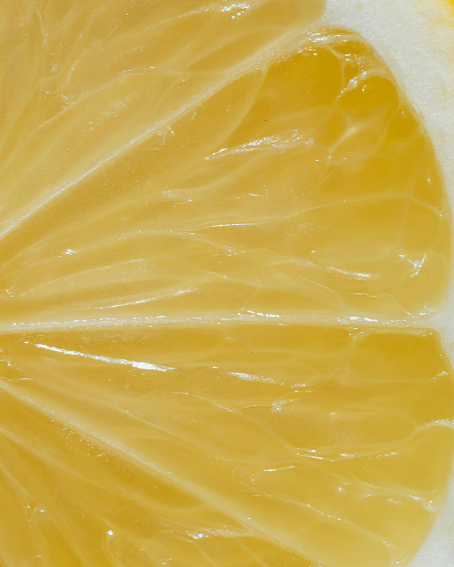 Lemon ingredient adds energizing and fresh scent.