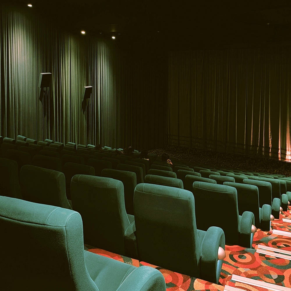 Movie theater with scent diffusion for a more immersive experience