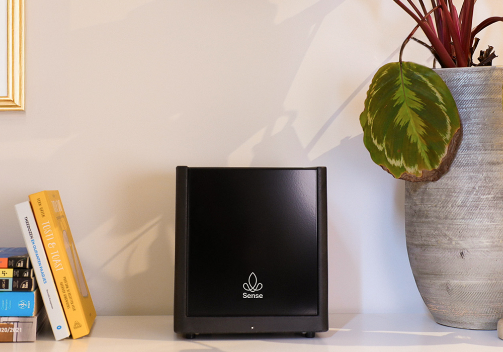 Scent system delivering fragrance in busy transportation locations